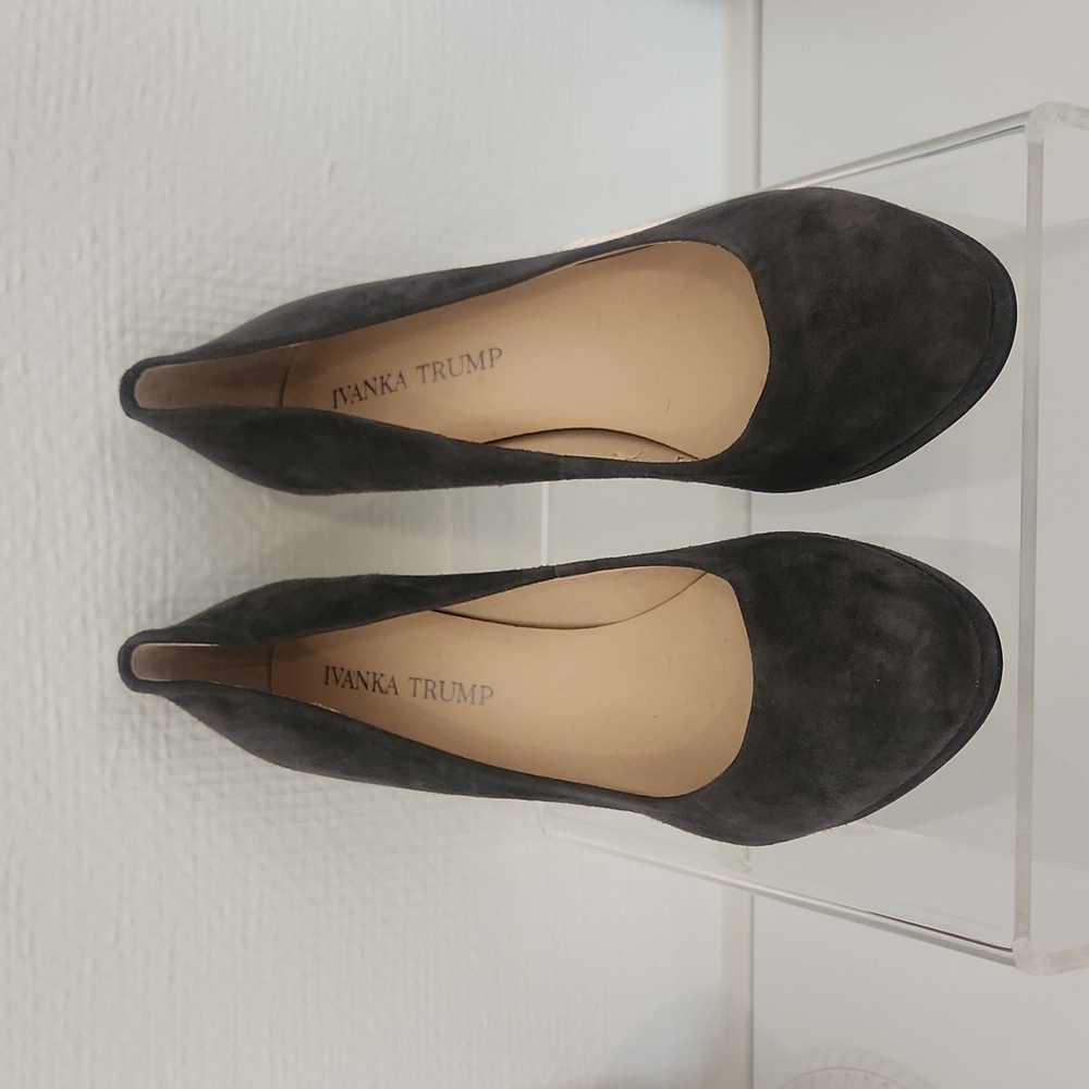 Grey suede platform pumps 6.5